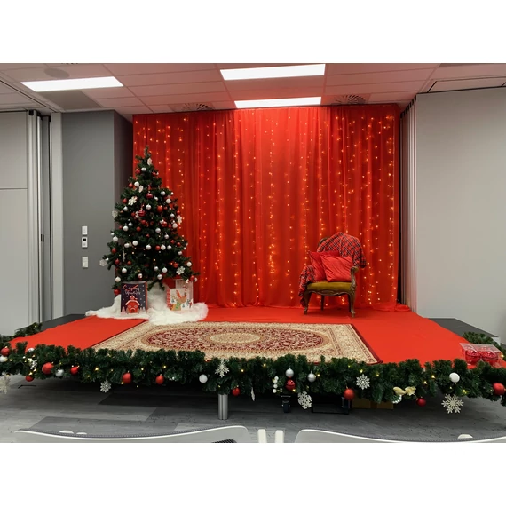 Kép 2/2 - Bedíszített karácsonyfa piros-arany színben