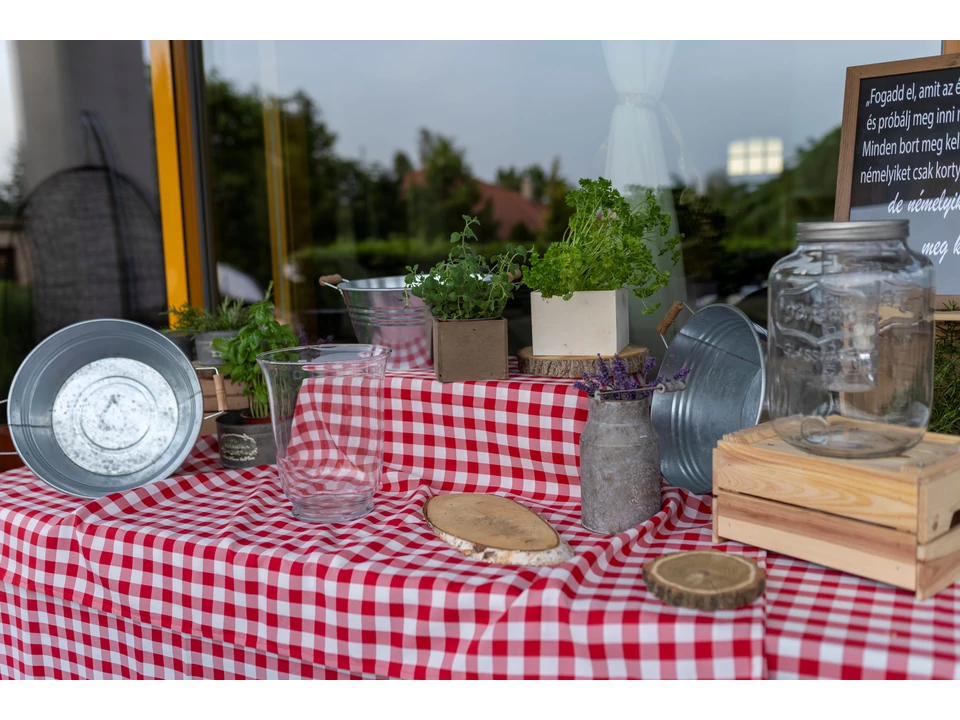 Limonádé bár kellékekkel