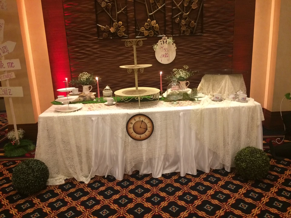 Teaparty asztal Alice