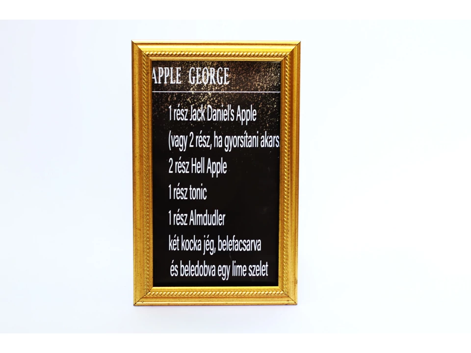 Mintázott aranyozott képkeret