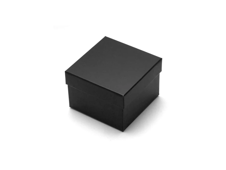 Fekete kocka alakú papírdoboz kicsi