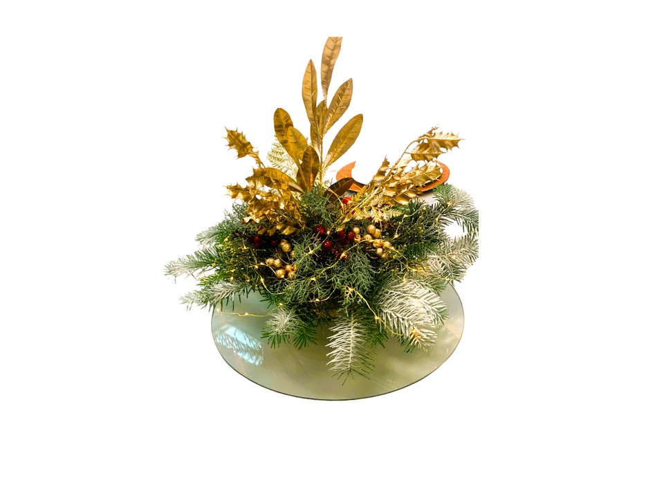 Karácsonyi asztaldísz arany gallyakkal