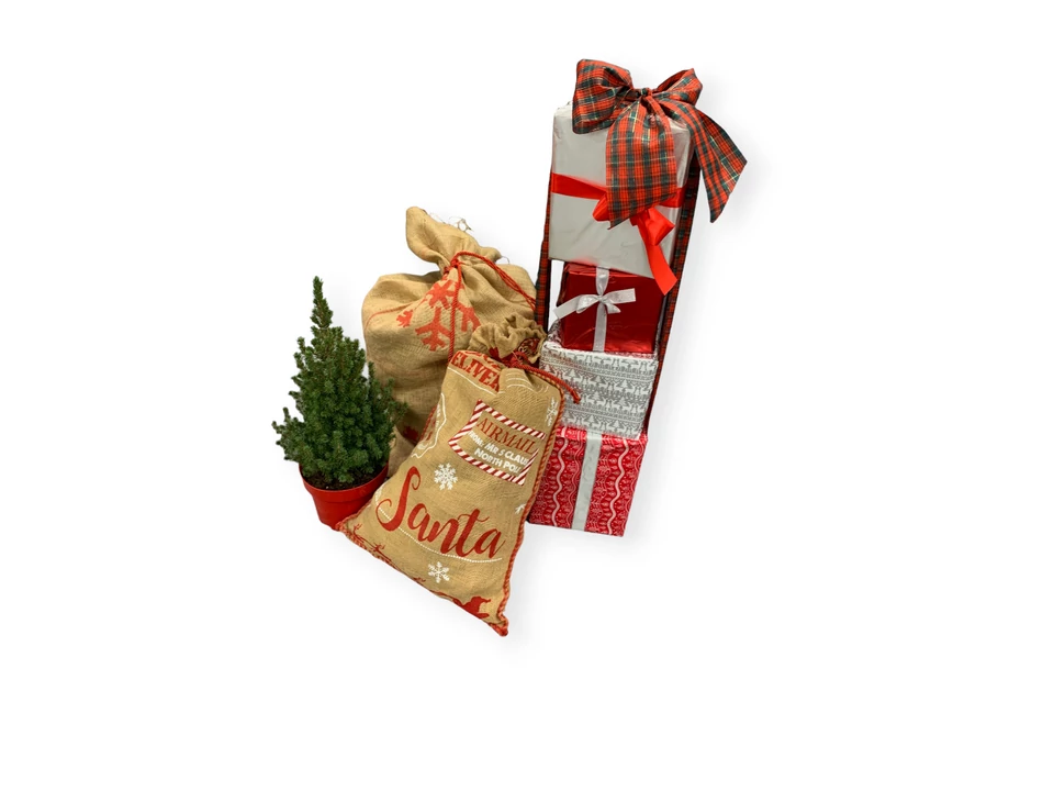 Ajándékdobozos, mikulászsákos installáció