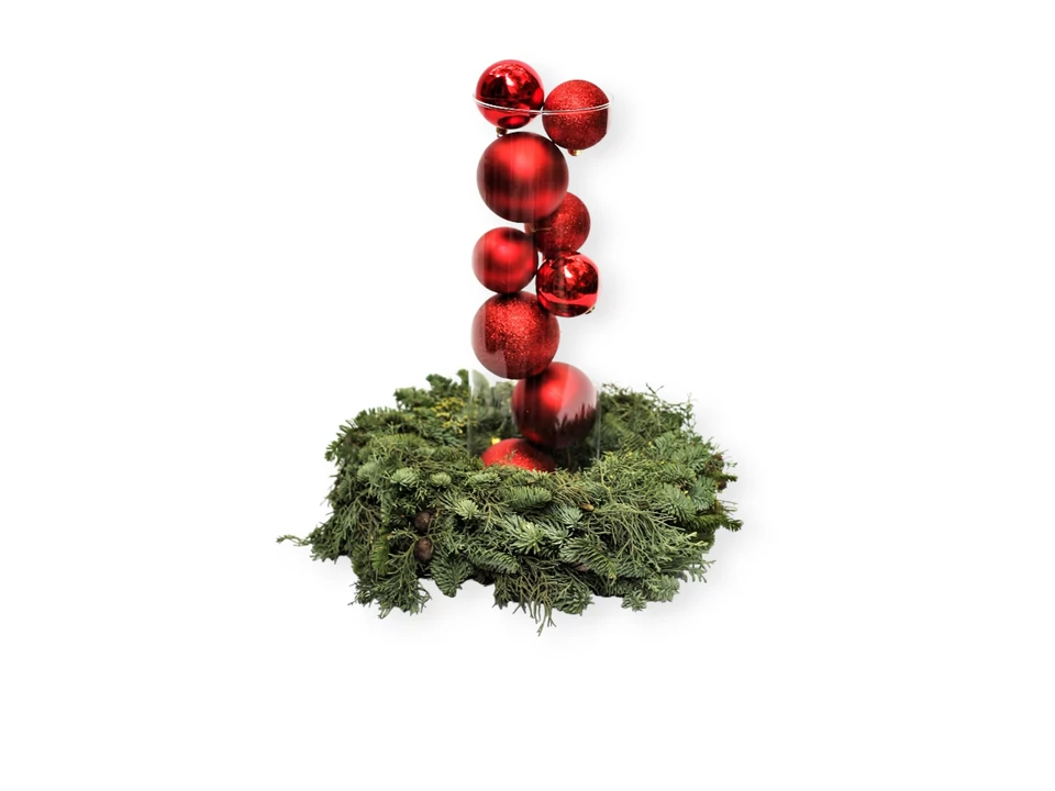 Piros karácsonyi gömbök hengervázában